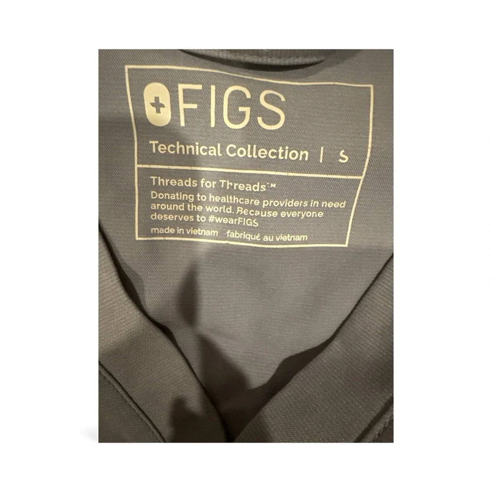 FIGS Women's Gray blue Short Sleeve Top - Picture 2 of 2
